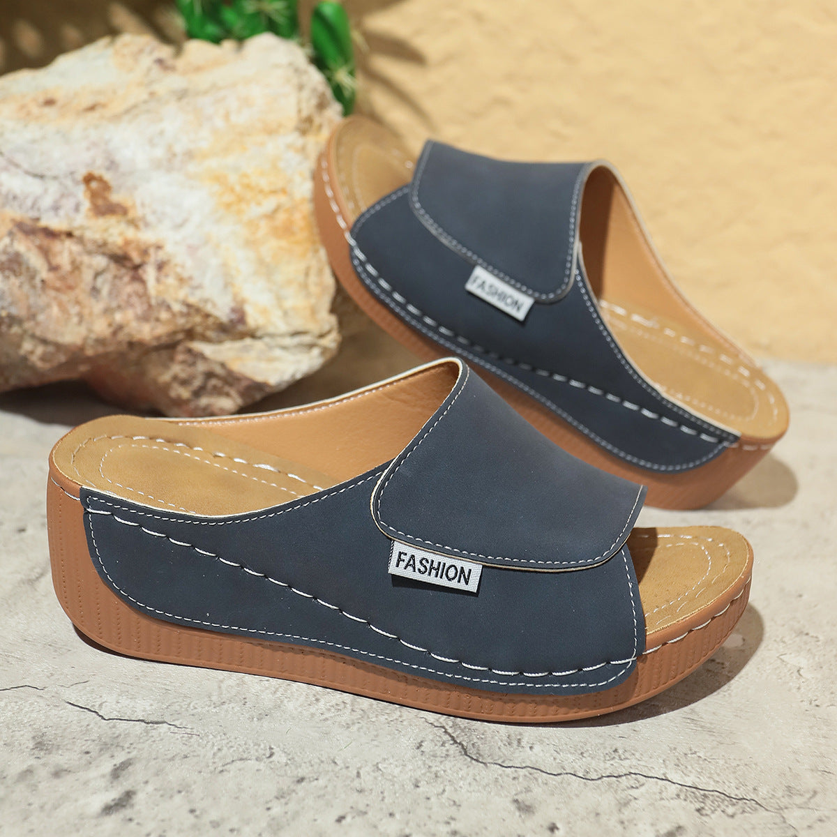 Women Comfortable Clogs with Platform and Trendy Design Ivyshape