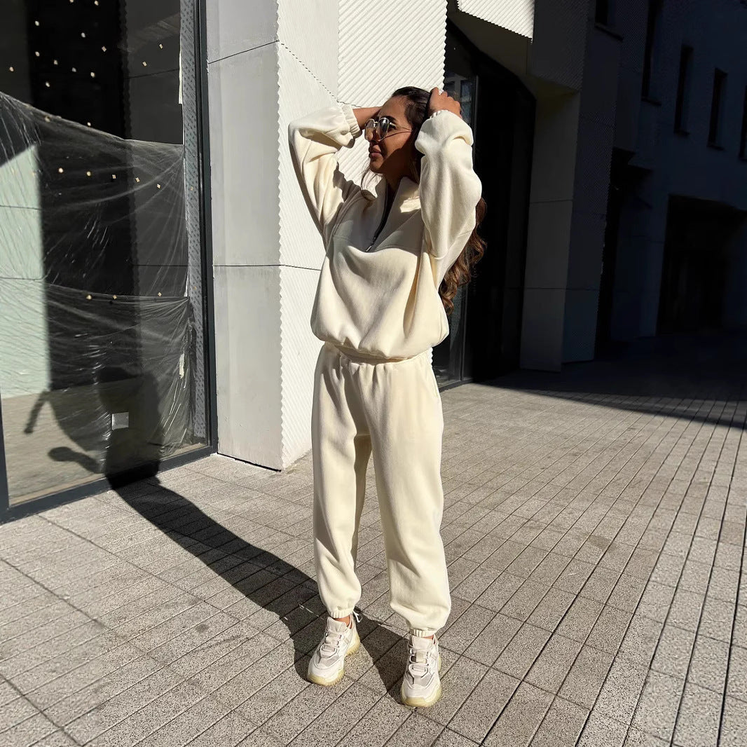 Women's sporty fleece tracksuit with half zip and elastic cuffs Ivyshape