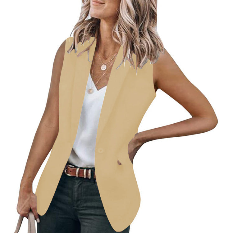 Women's sleeveless blazer jacket with pockets and modern cut Ivyshape