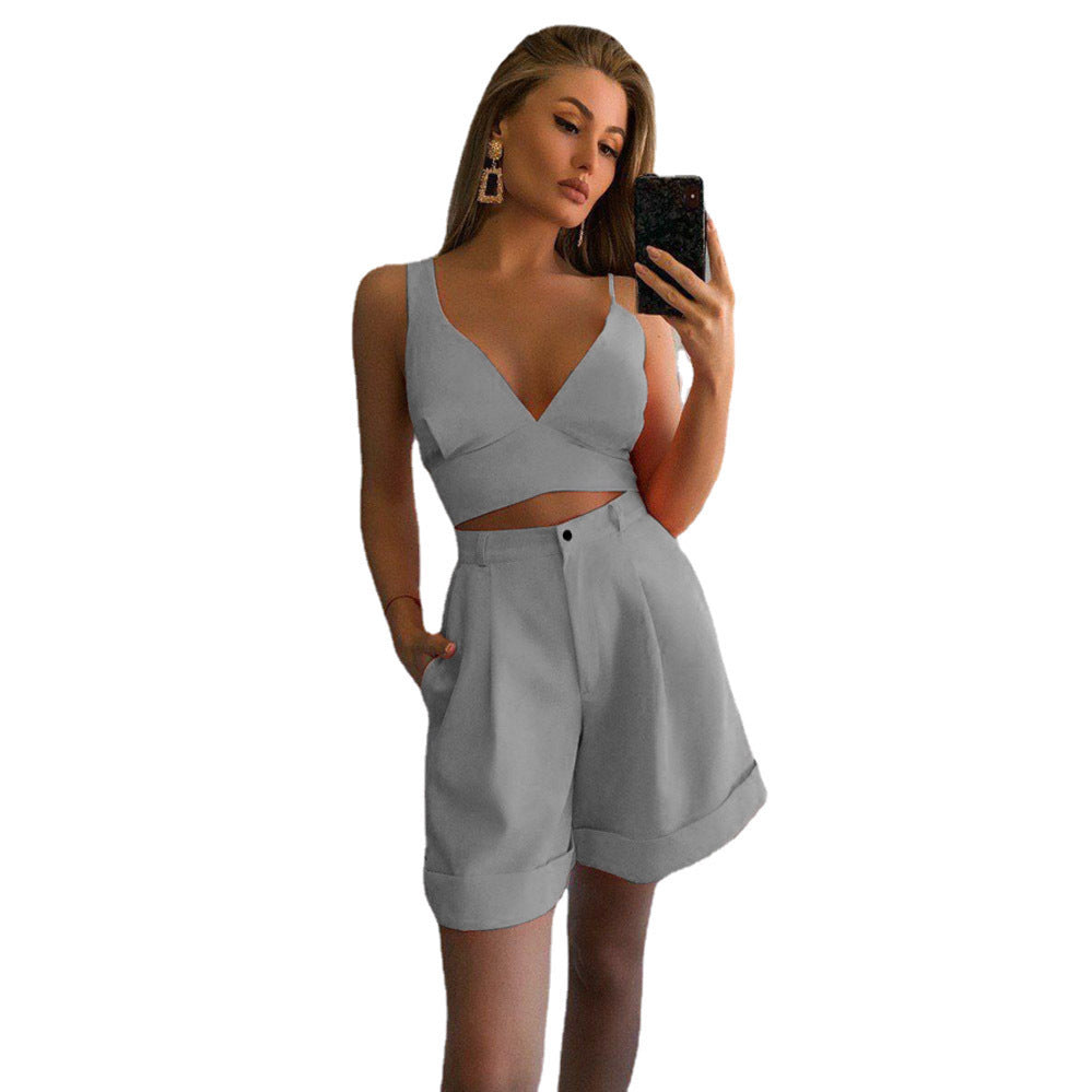 Women's trendy two-piece set with deep V-neck and wide shorts Ivyshape