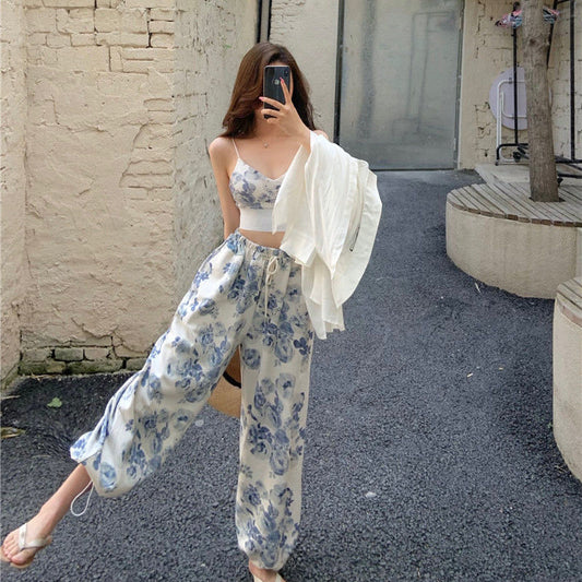 Two-Piece-Set: Joggers With Floral Print + Matching Crop Top