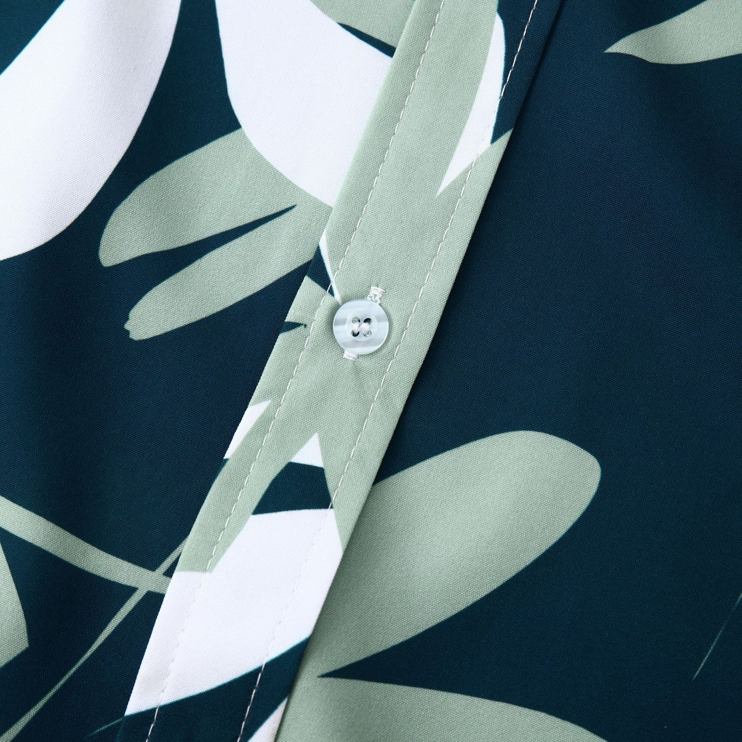 Women’s short-sleeve shirt with tropical plant motif and modern details Ivyshape