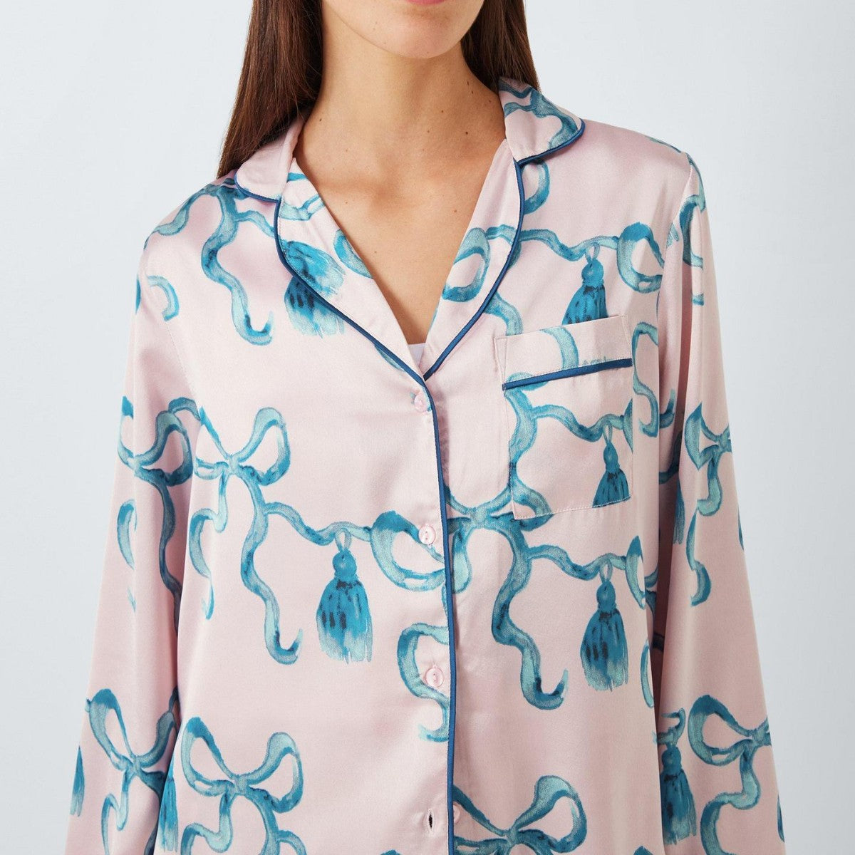 Women elegant pyjama set with ruffle details Ivyshape