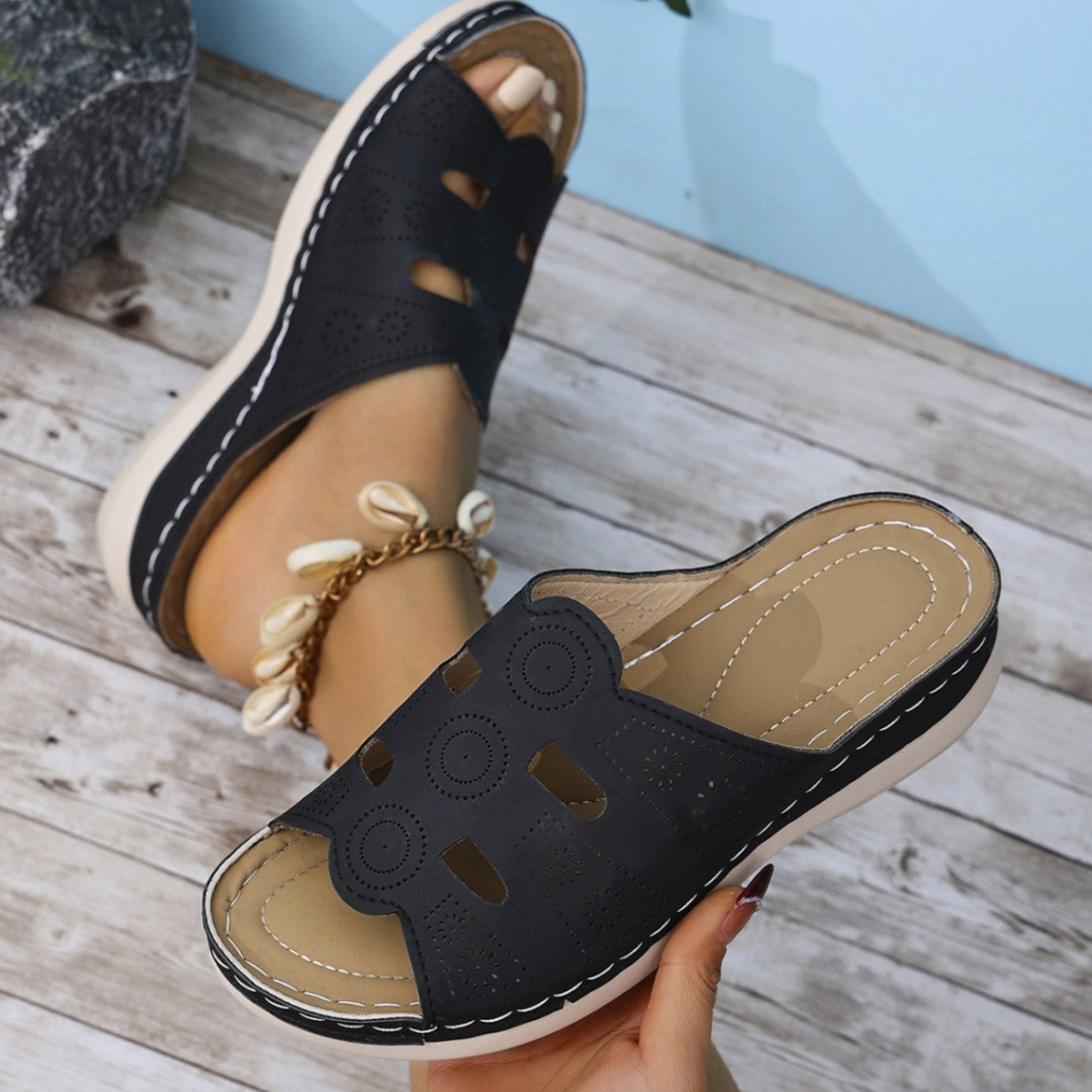 Women's clogs with air holes and slip-resistant sole Ivyshape