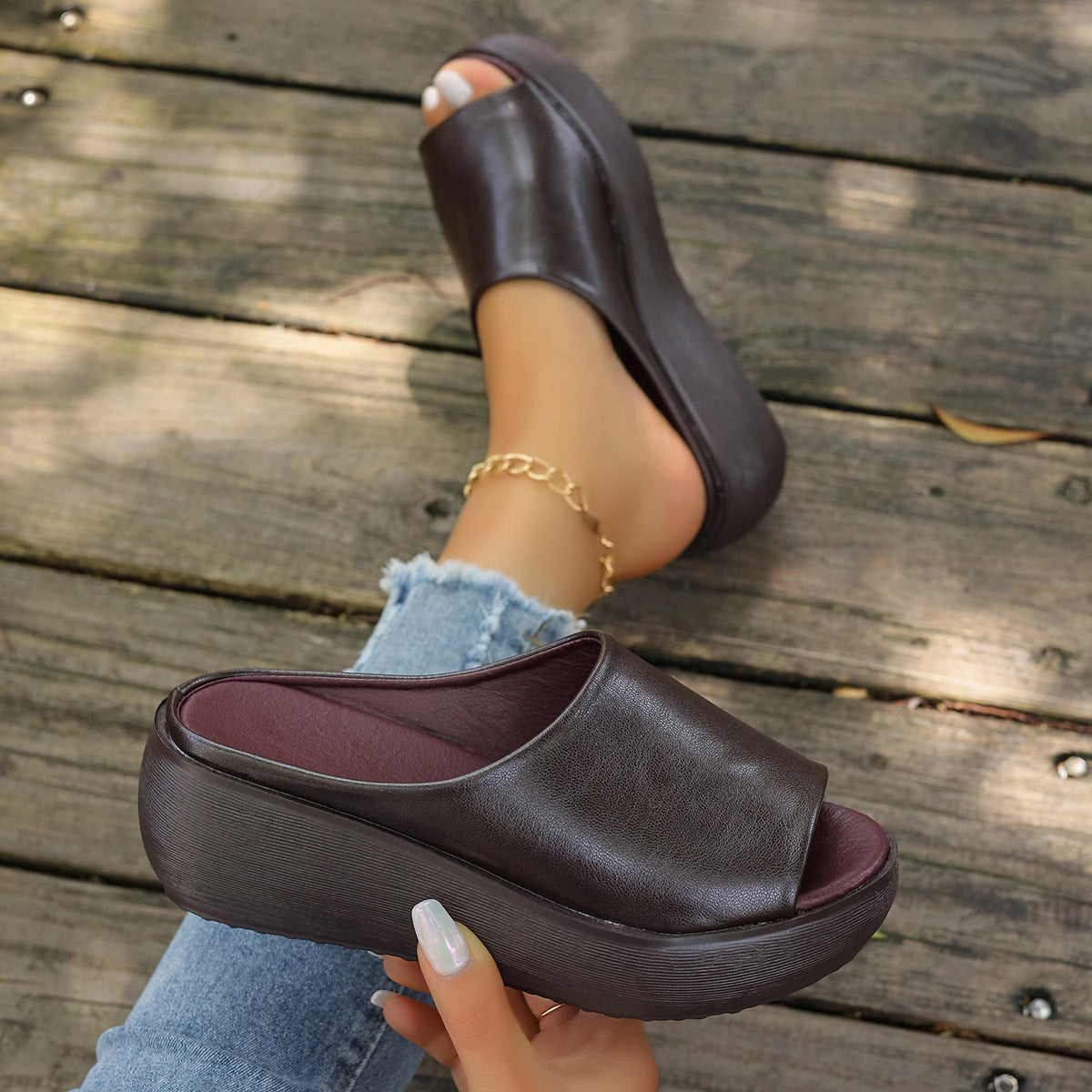 Ladies' platform slipper with smooth upper material and ergonomic footbed Ivyshape