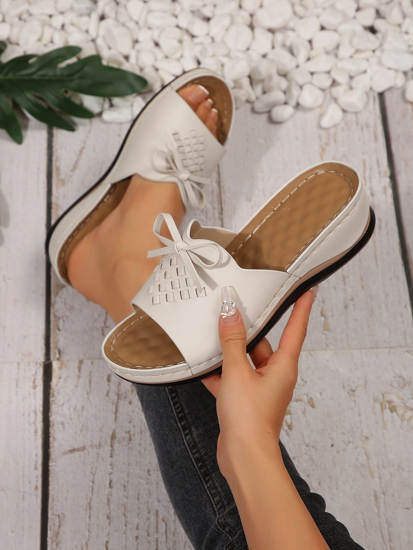 Women's clogs with braided strap design and comfortable sole Ivyshape