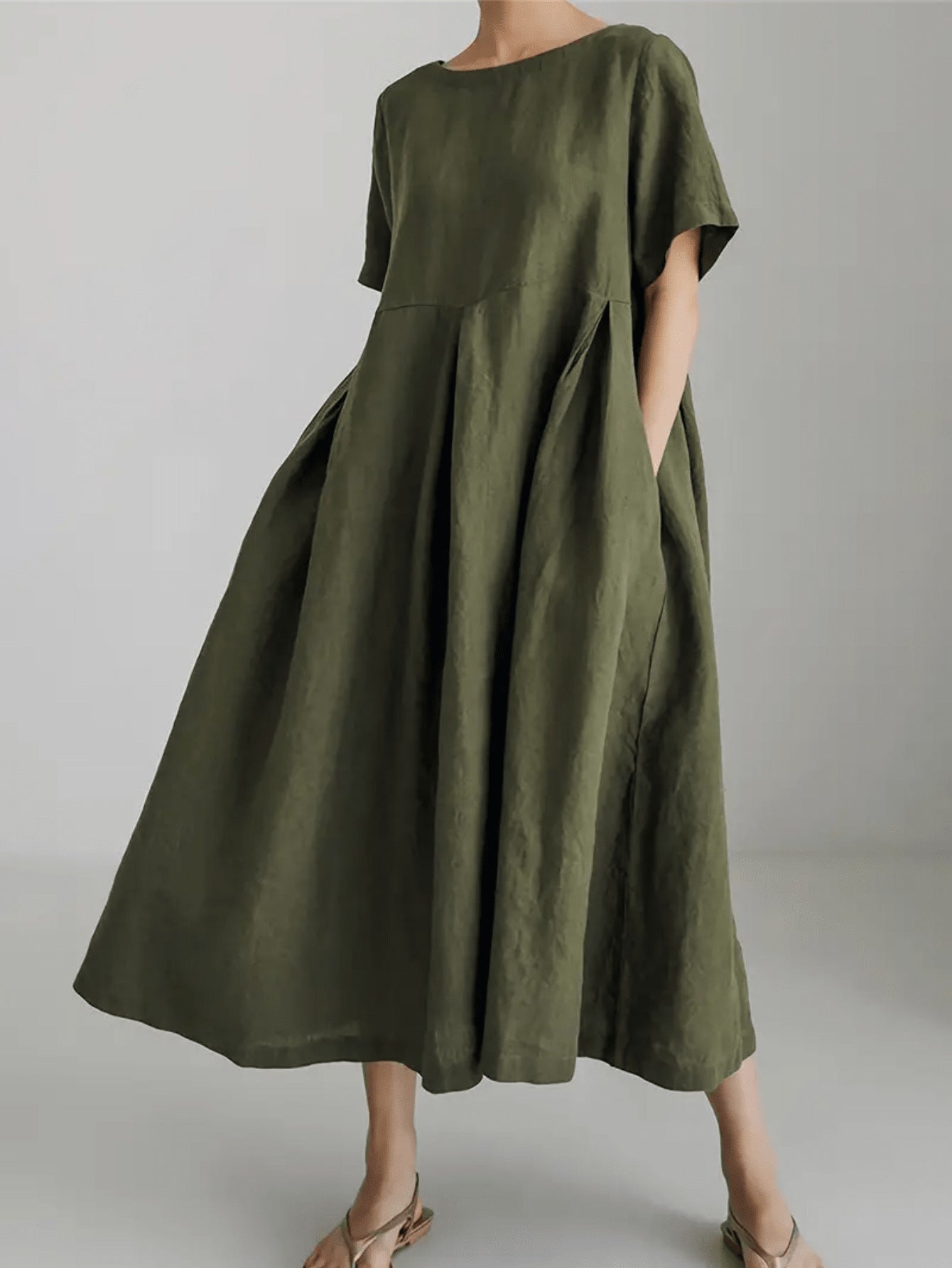 Women's maxi dress with a casual cut and practical pockets Ivyshape