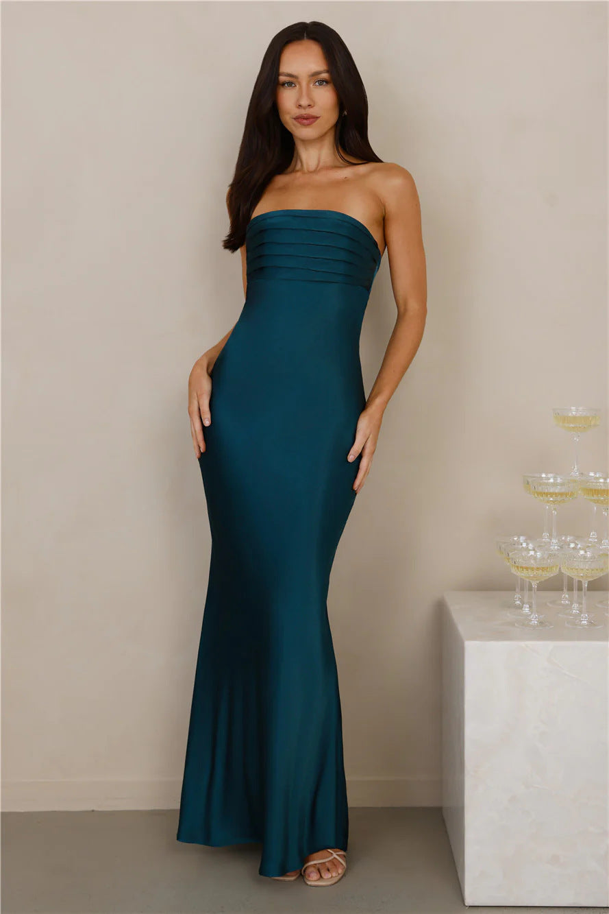 Women Elegant Strapless Maxi Dress with Shimmering Satin and Figure-Hugging Cut Ivyshape