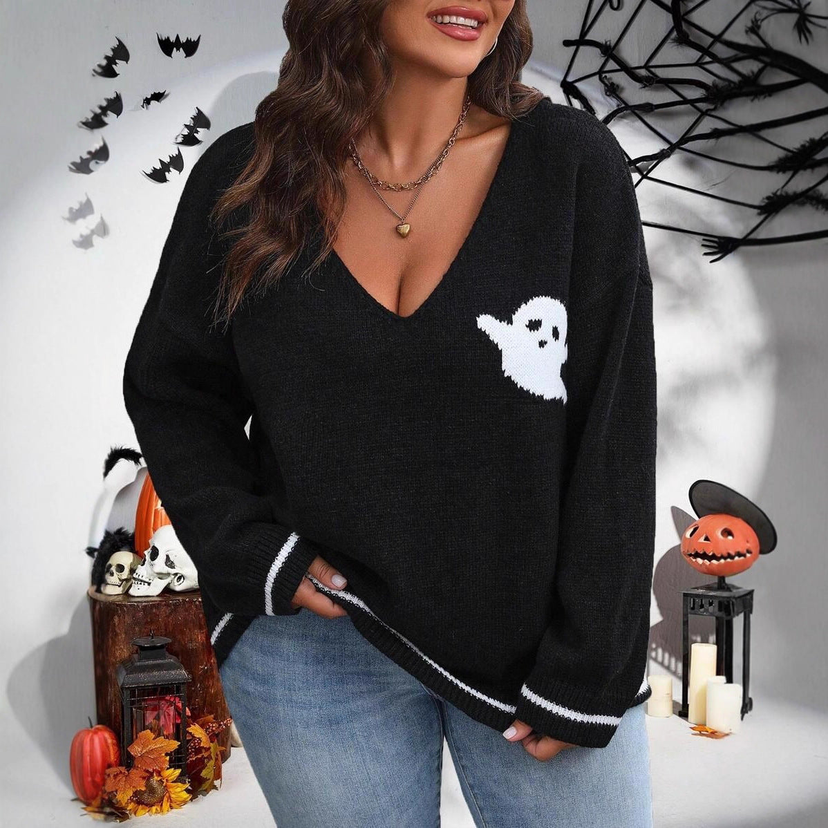 Women's knit sweater with ghost motif and V-neck Ivyshape