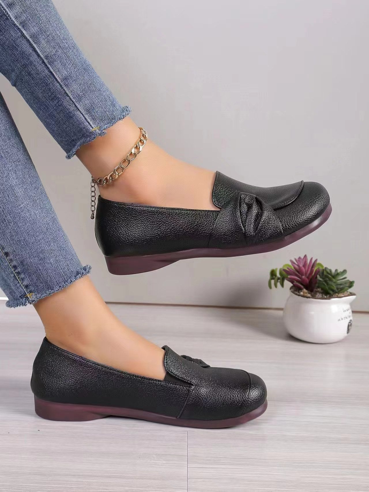 Ladies Comfortable Slippers with Elegant Pleat Design Ivyshape