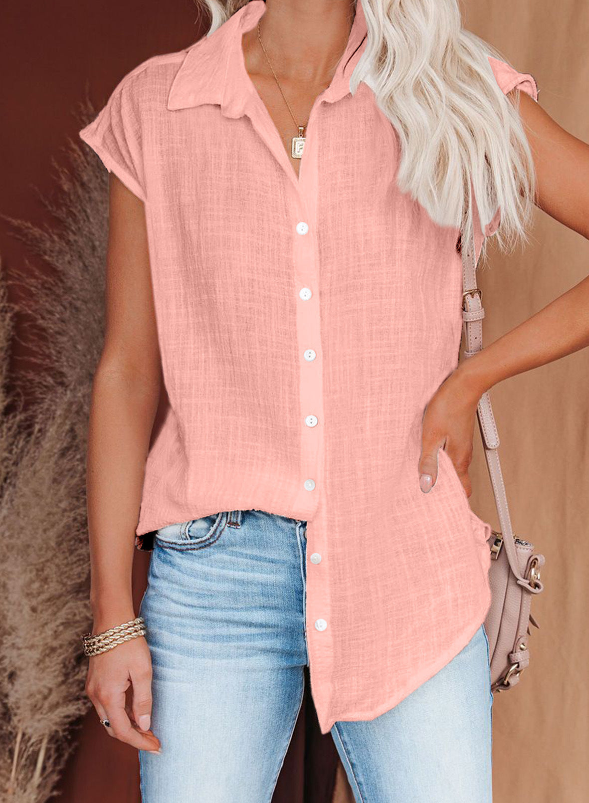 Ladies airy short-sleeve blouse made of lightweight fabric Ivyshape