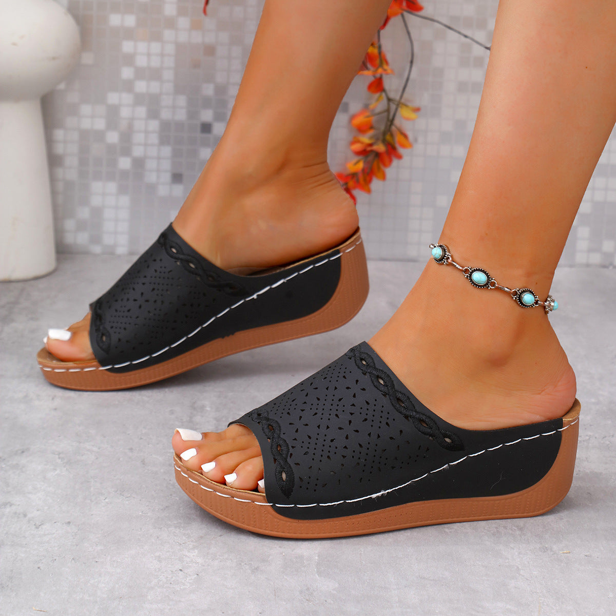 Ladies' beach sandals with airy surface texture and non-slip sole Ivyshape