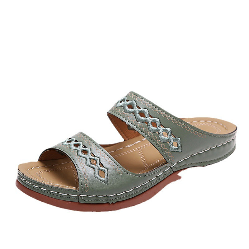 Ladies comfortable and fashionable slides with elegant details Ivyshape