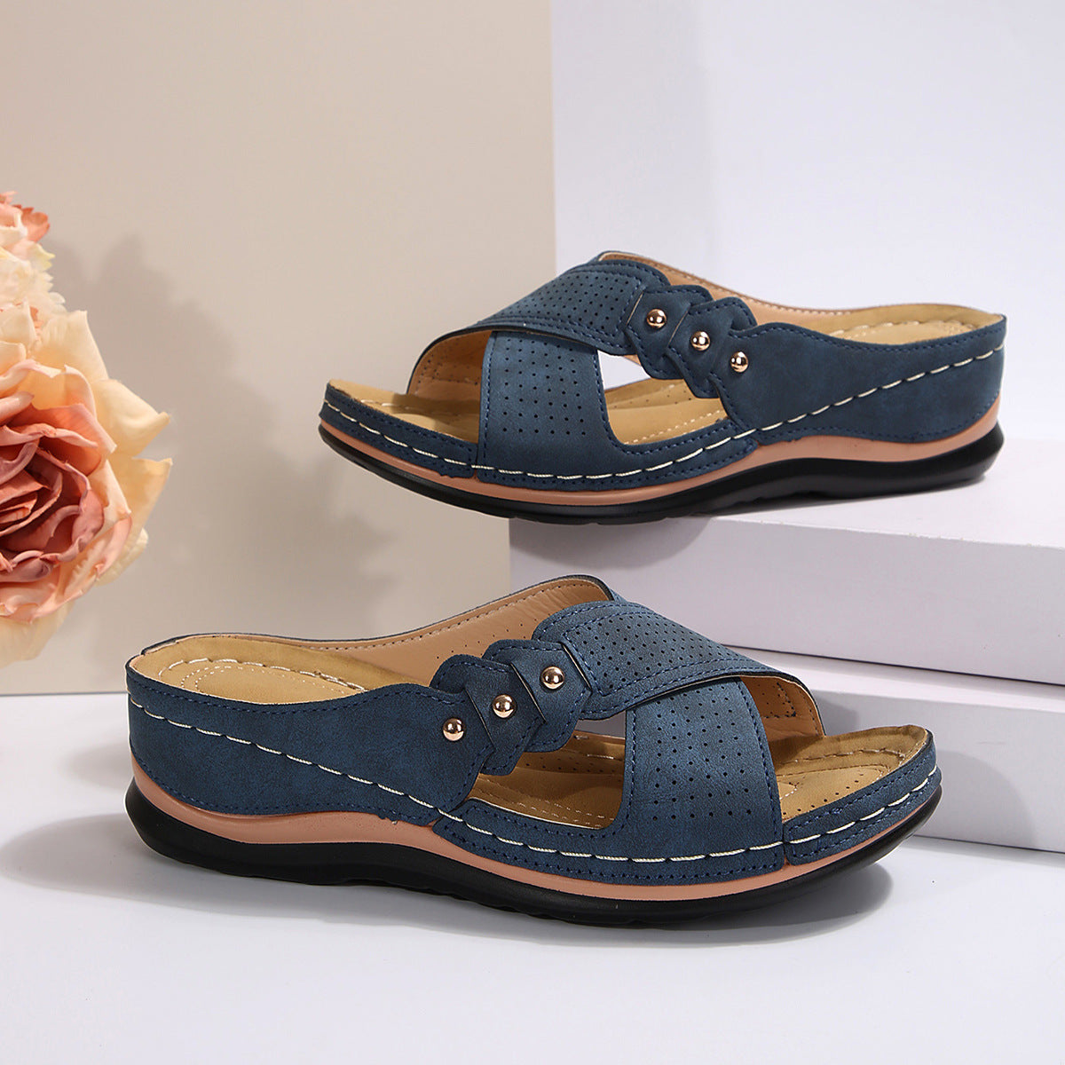 Women Fantastic Comfort Sandals with Breathable Inserts and Fashionable Cut Ivyshape