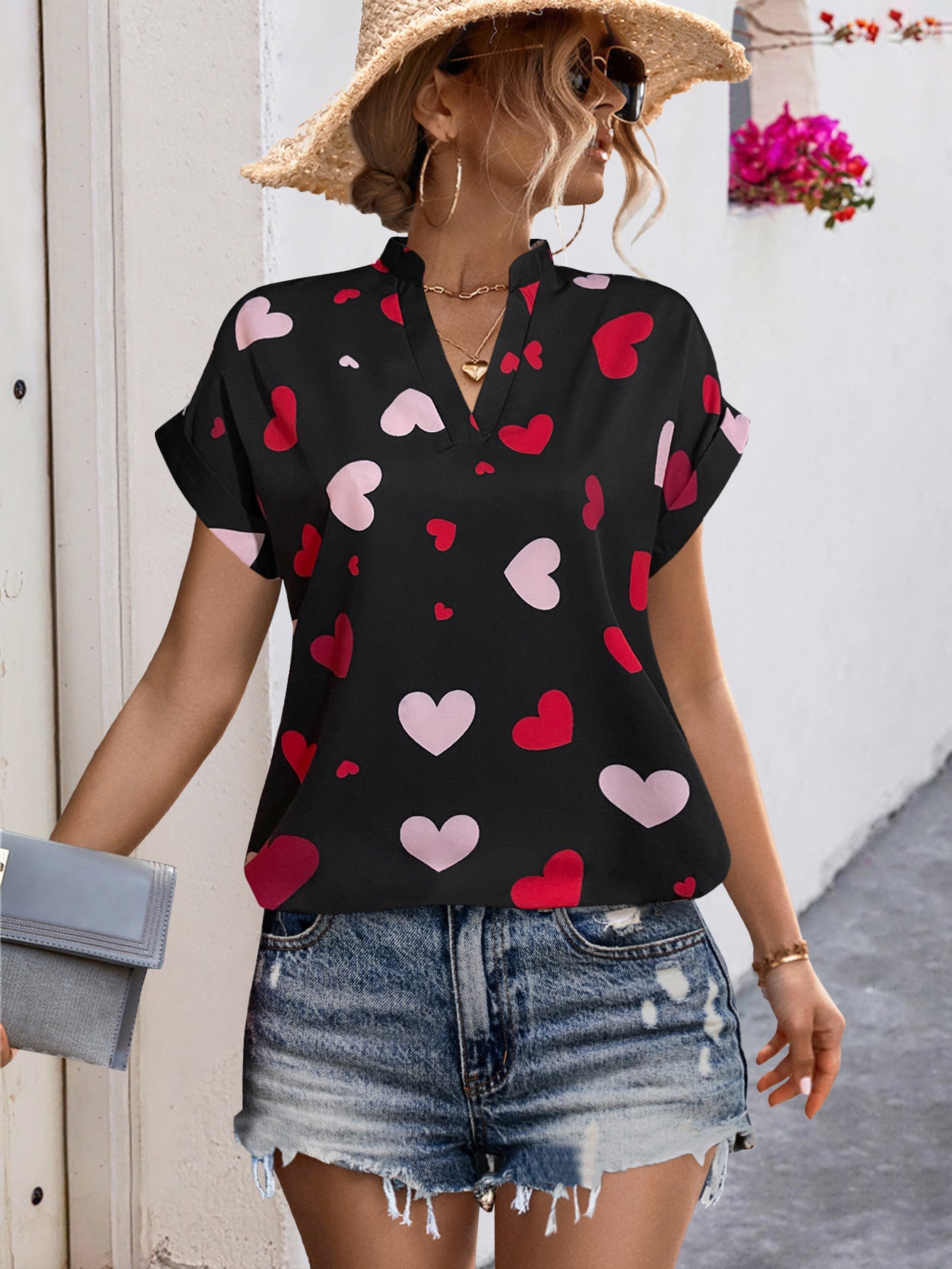 Ladies airy blouse shirt with heart-shaped print and loose fit Ivyshape
