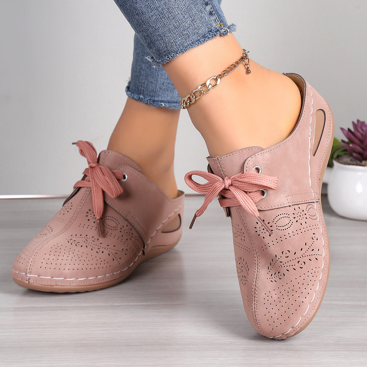 Ladies' half shoes with elegant lacing and breathable perforation Ivyshape