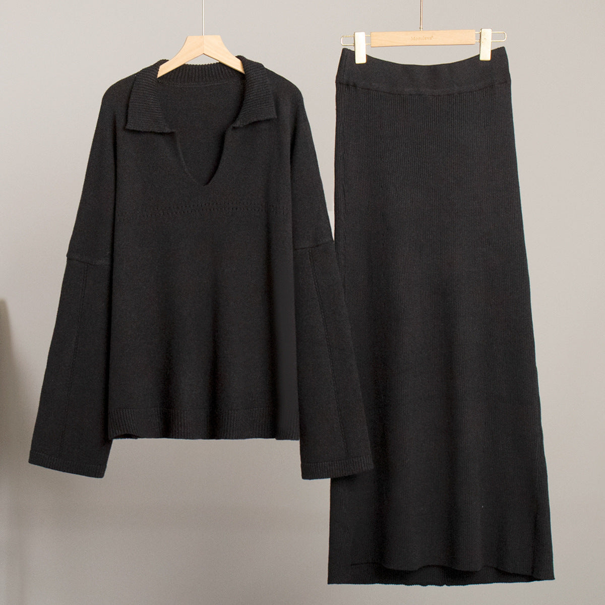 Ladies' fashionable knitted ensemble with a loose fit and deep V-neck Ivyshape