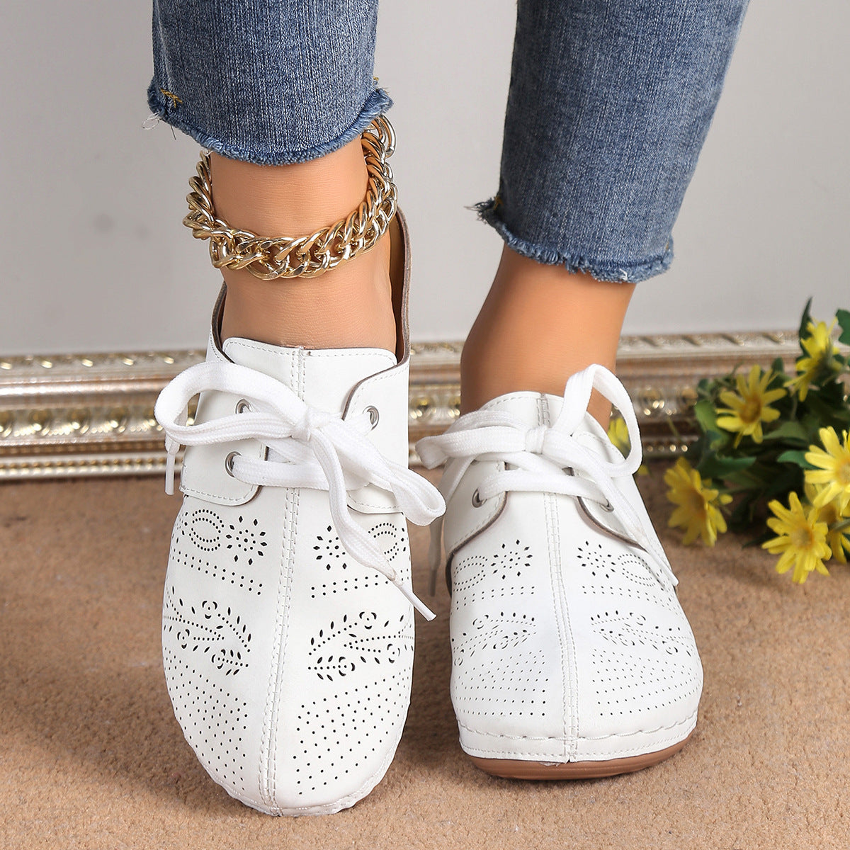 Ladies' half shoes with elegant lacing and breathable perforation Ivyshape