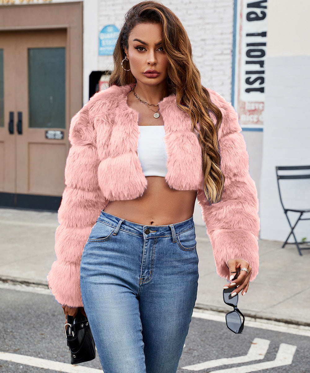 Women's Fluffy Short Coat made of Faux Fur with Puffed Sleeves Ivyshape