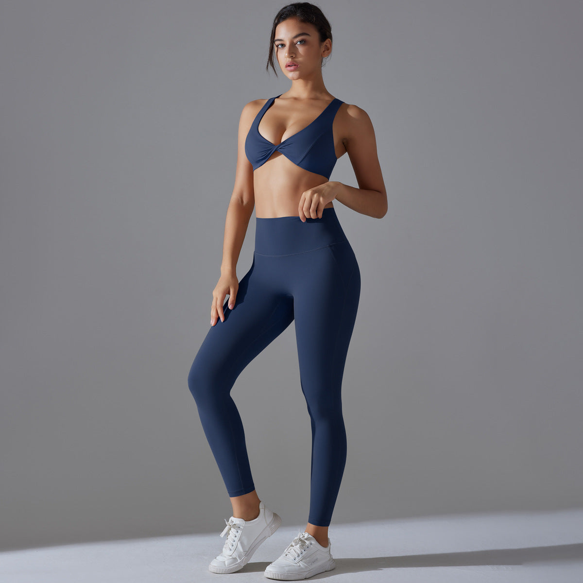 Women's sports bra with elegant twist design and high-waisted leggings Ivyshape