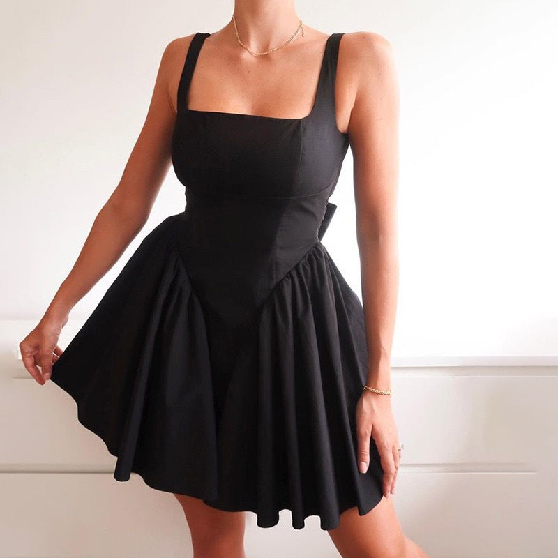 Women's cocktail dress with square neckline and voluminous skirt Ivyshape