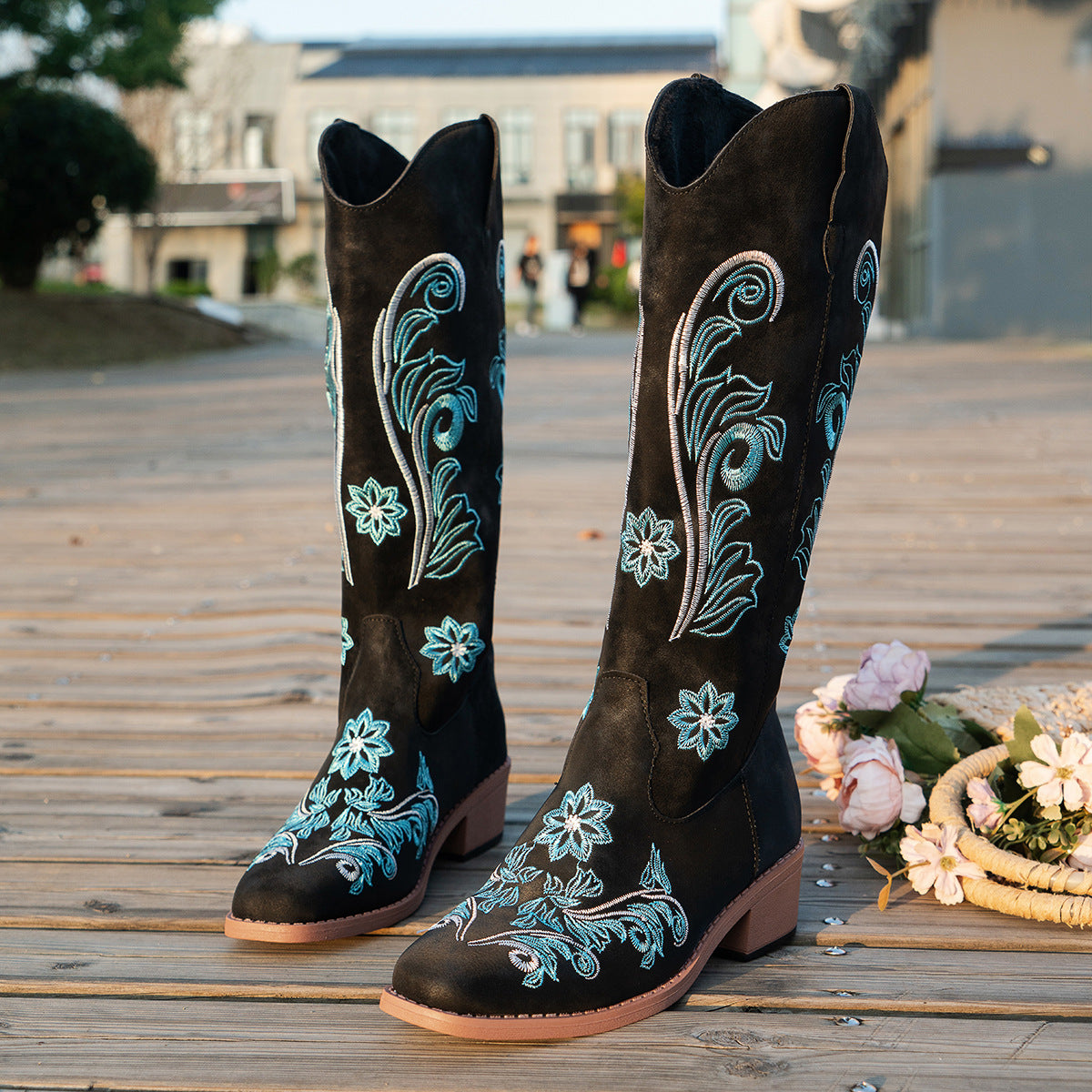 Women's cowboy boots with handmade floral details and comfortable block heel Ivyshape