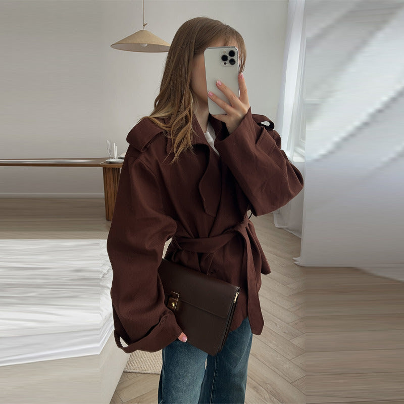 Women's Fashionable Trench Coat with Tailored Cut and Belt Ivyshape