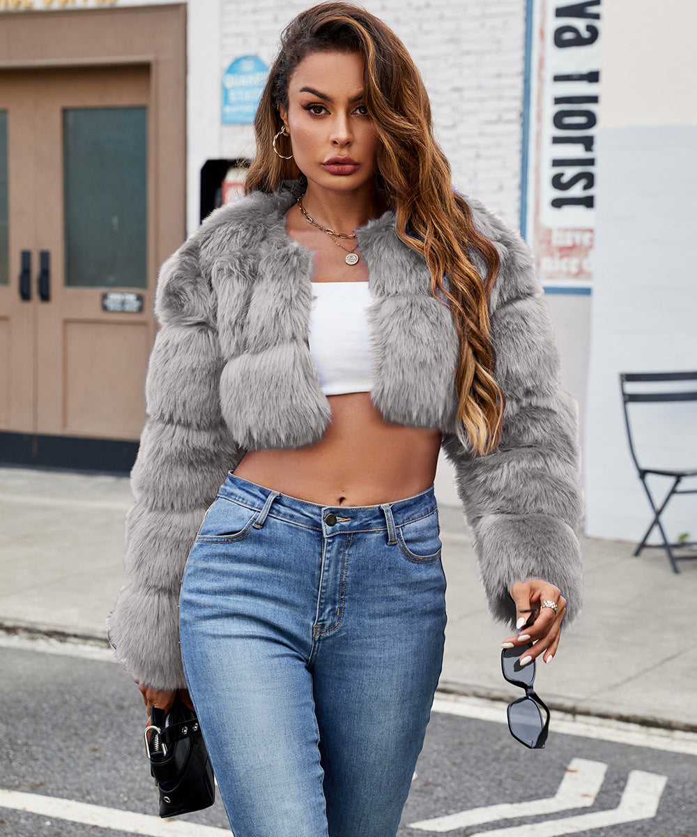 Women's Fluffy Short Coat made of Faux Fur with Puffed Sleeves Ivyshape