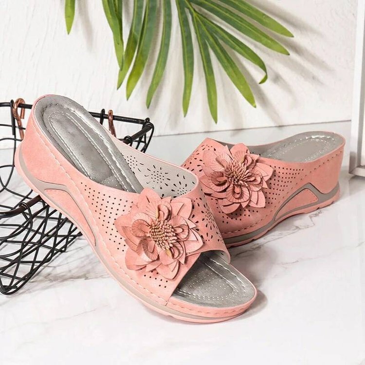 Women's elegant flower slides with breathable upper material and soft footbed Ivyshape