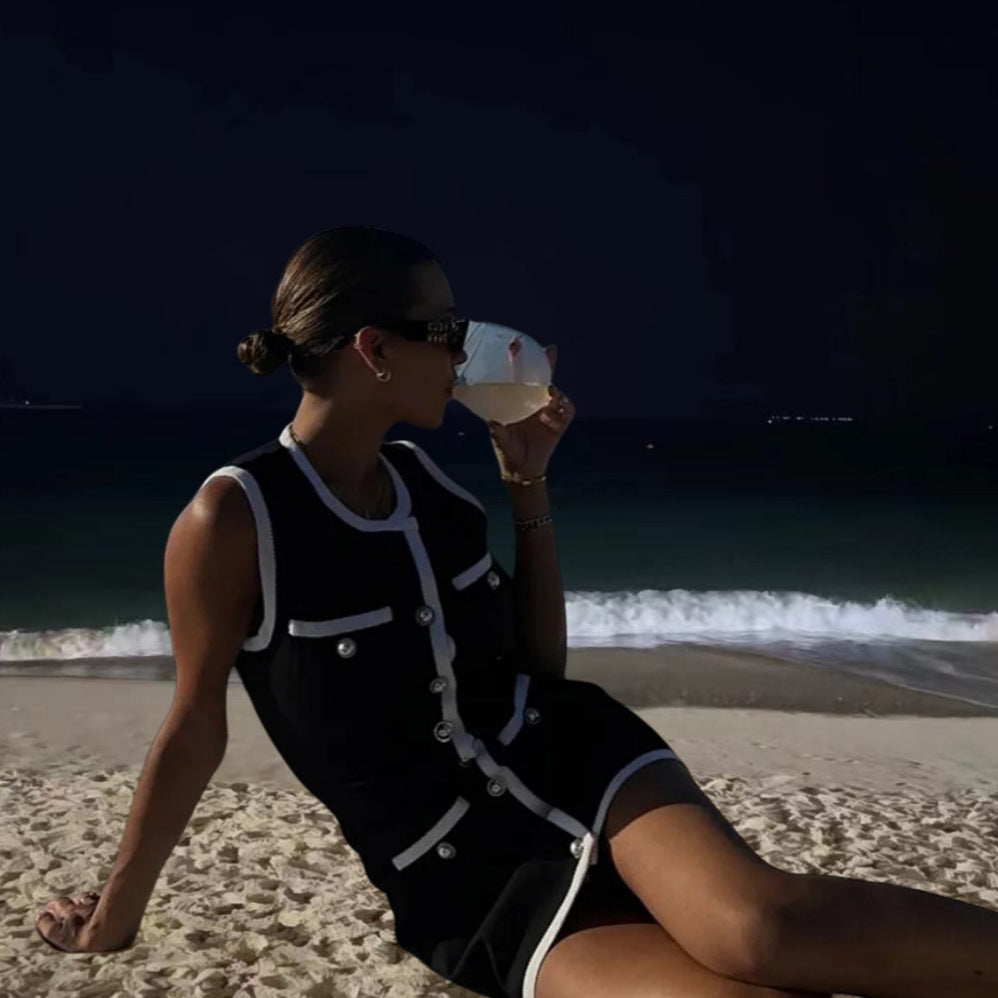 Women Elegant Sleeveless Dress with Decorative Buttons and Contrast Details Ivyshape