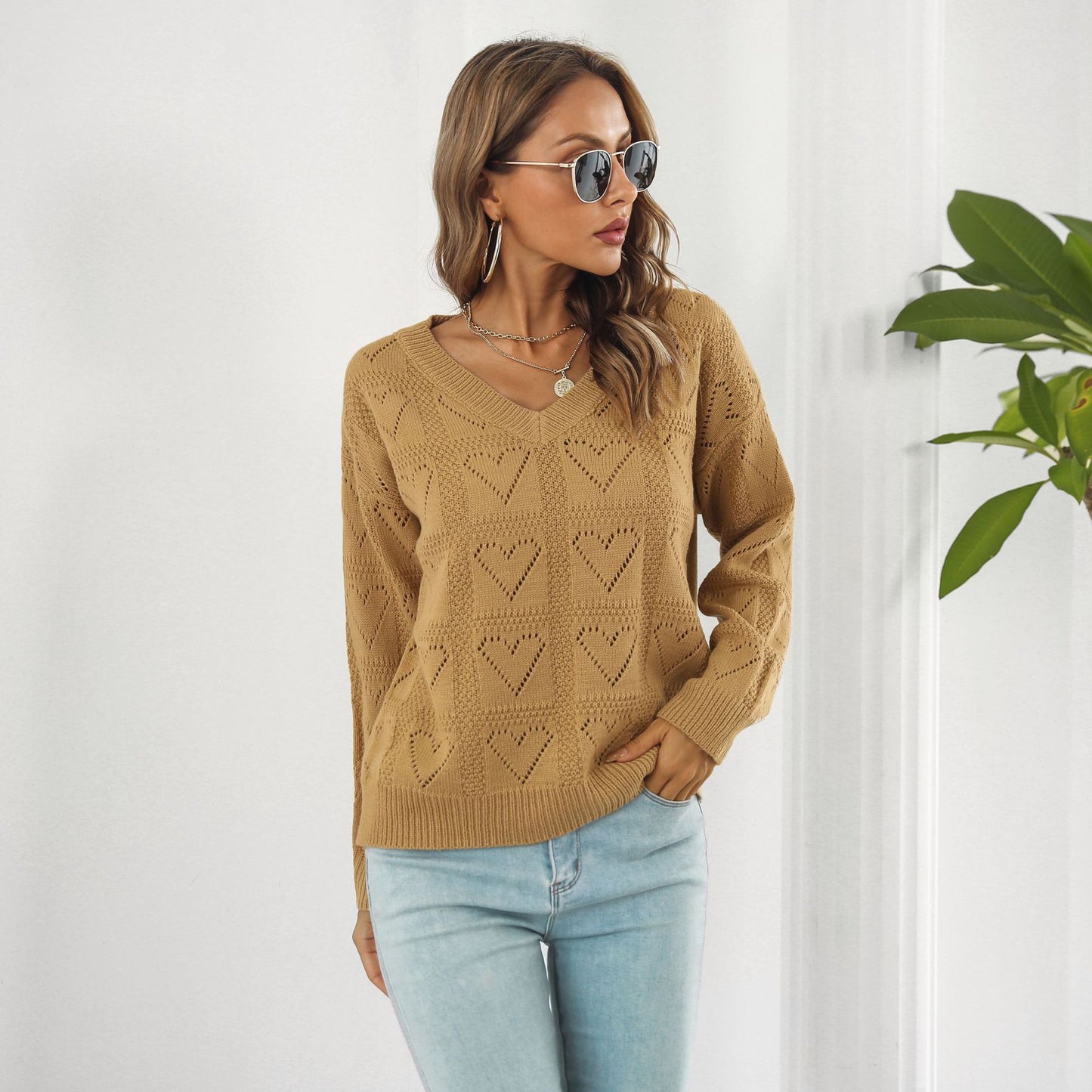 Ladies fashionable knitted sweater with heart pattern and V-neck Ivyshape