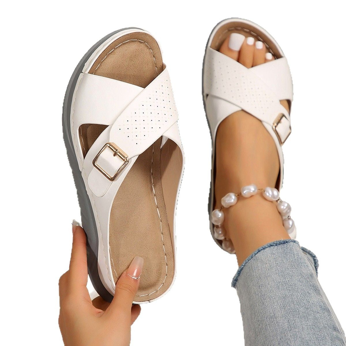 Women’s clogs with adjustable buckle fastening and breathable upper material Ivyshape