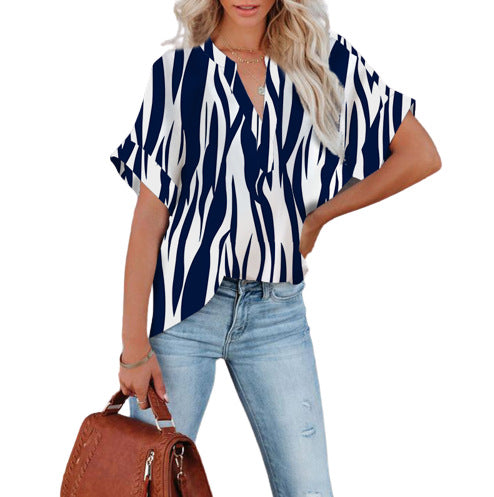 Women's casual blouse with V-neck and eye-catching chevron pattern Ivyshape