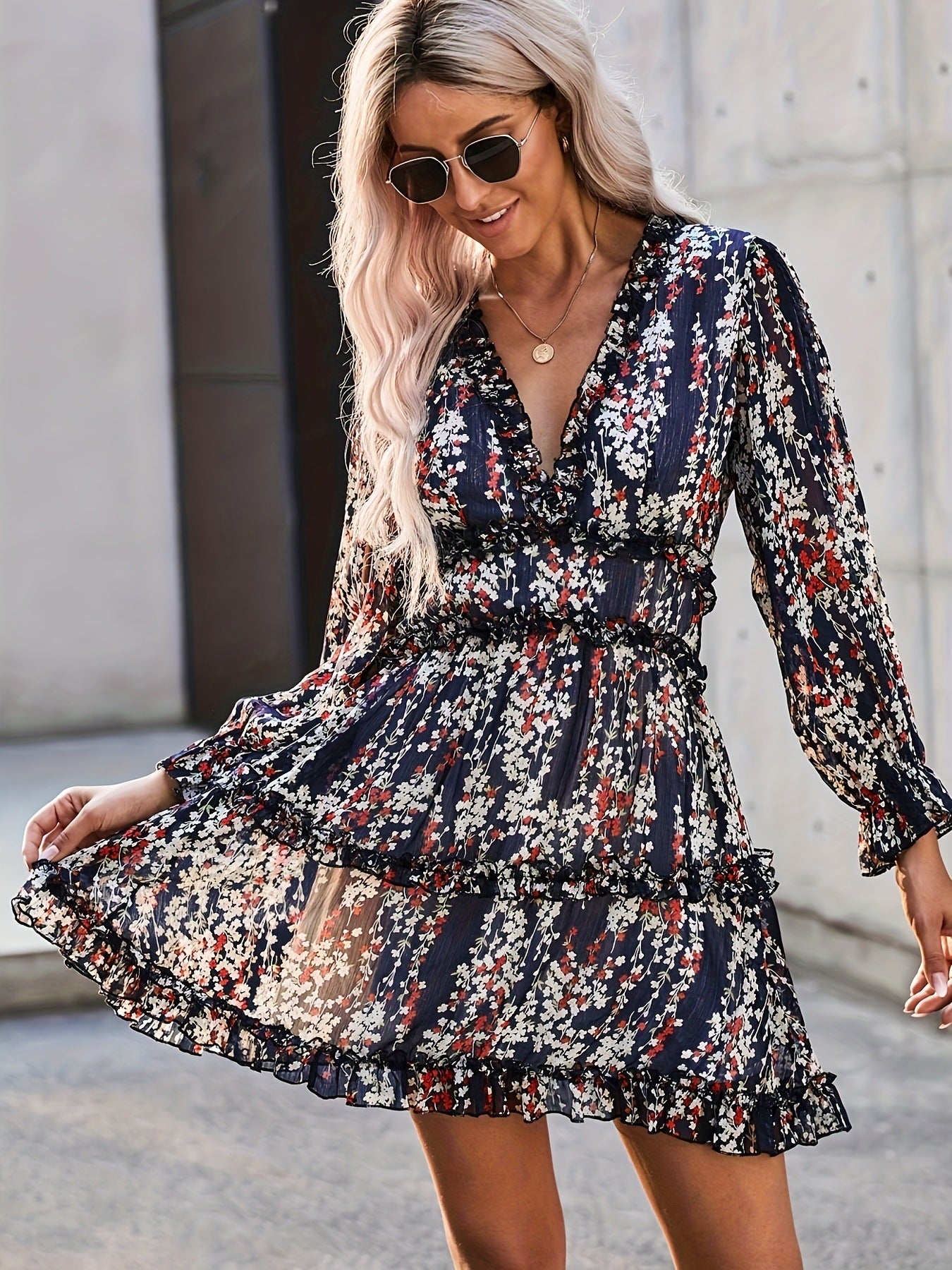 Women's short casual dress with ruffle details and floral design Ivyshape