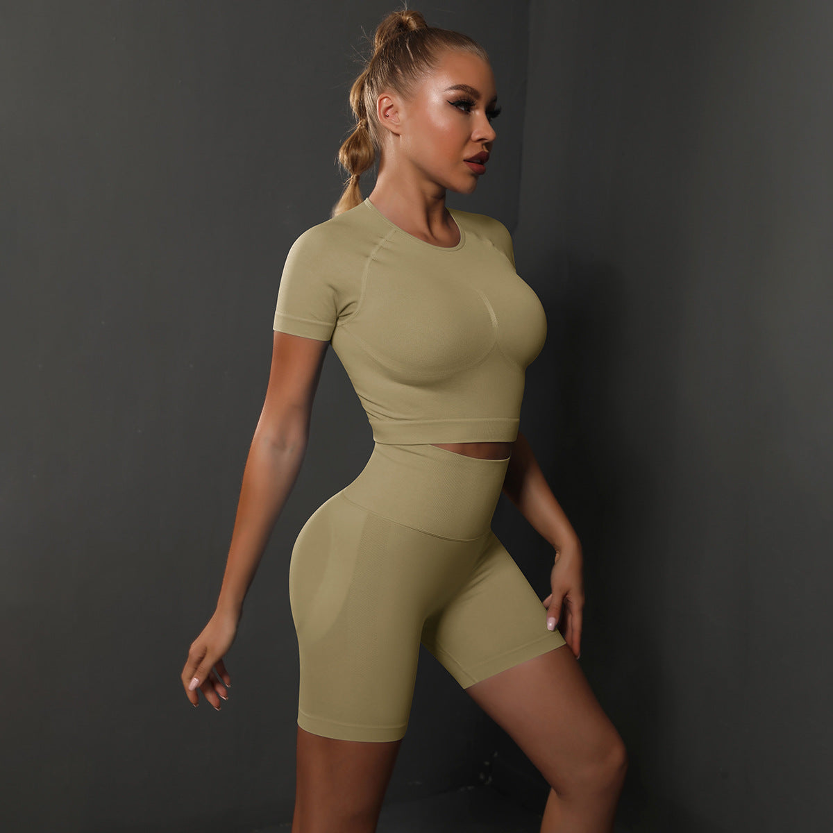 Women's Sporty Set with Figure-Hugging Crop Top and Bike Shorts Ivyshape