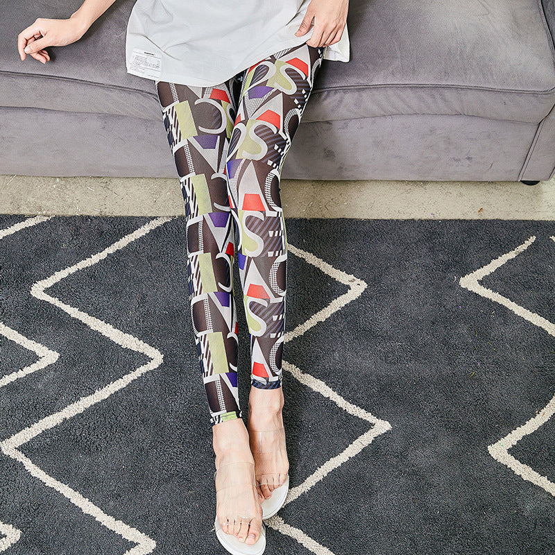 Women’s leggings with a fashionable print Ivyshape