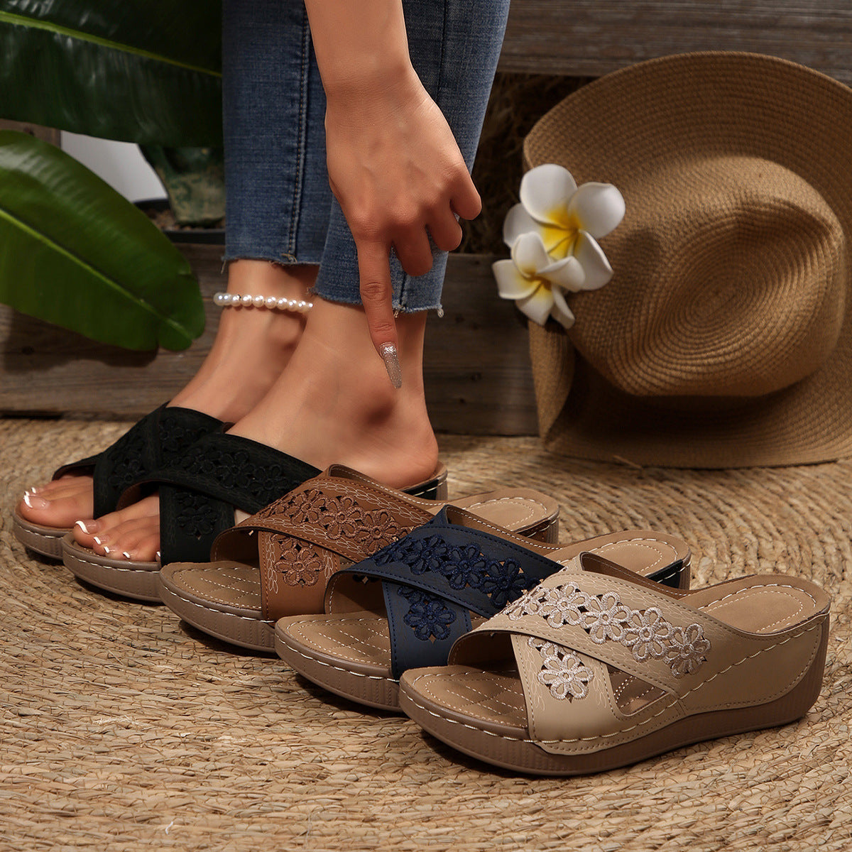 Ladies' design mules with floral embroidery and comfortable sole Ivyshape