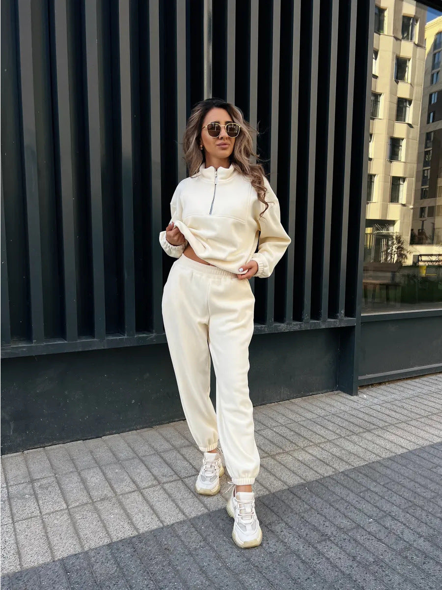 Women's sporty fleece tracksuit with half zip and elastic cuffs Ivyshape