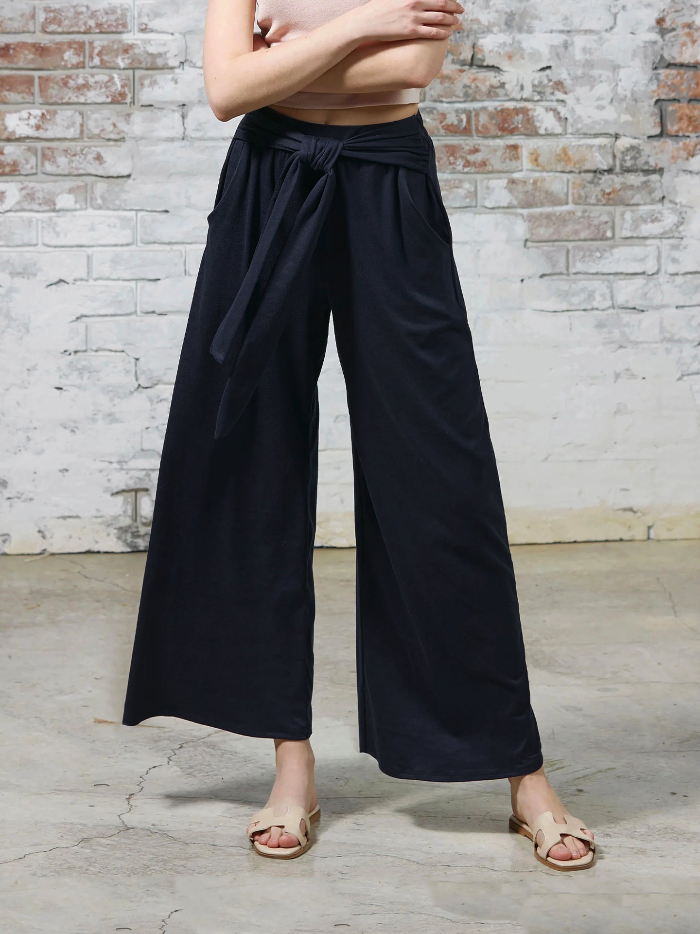 Ladies wide-cut summer pants with high-quality waistband and elegant bow detail Ivyshape