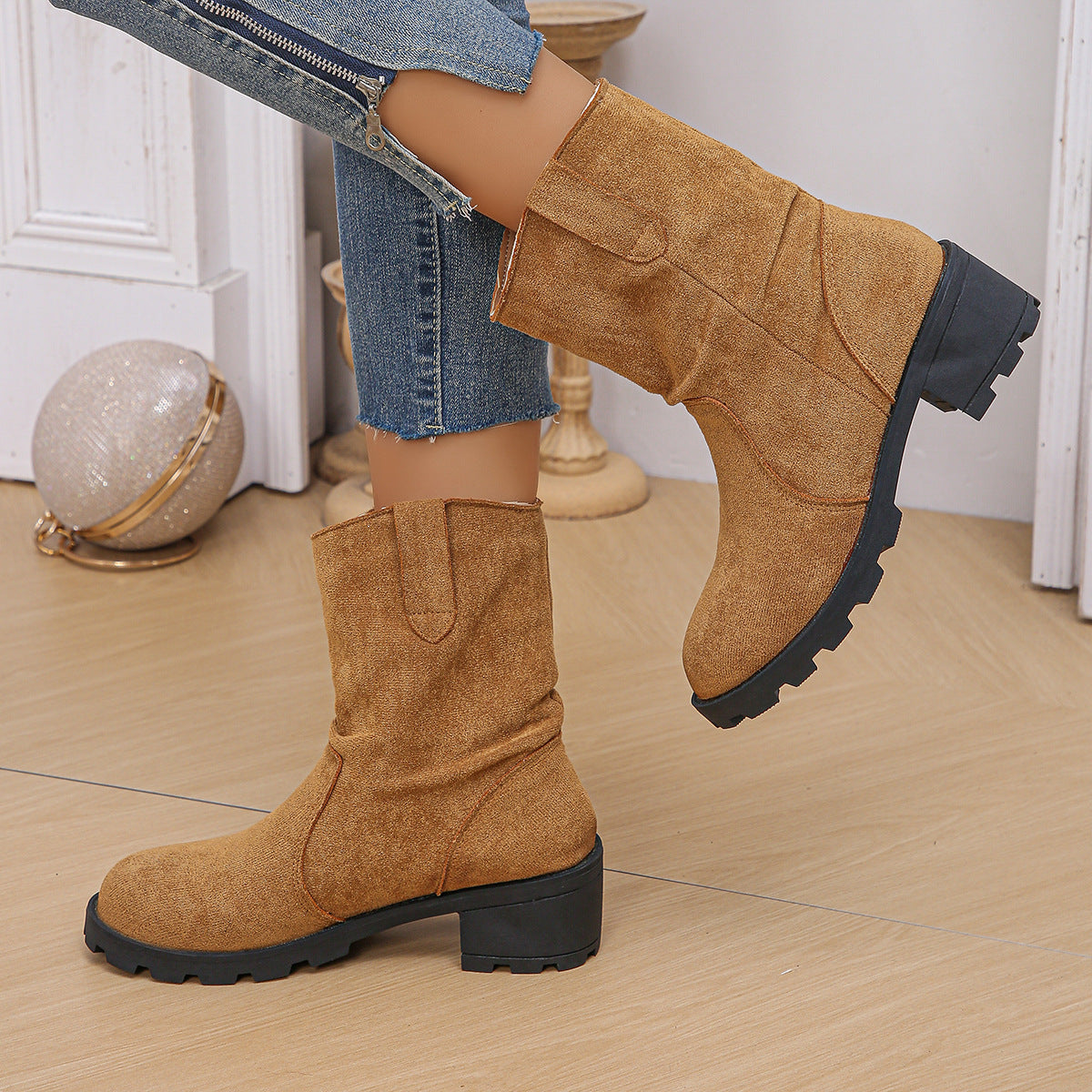 Women Fashion Ankle Boots with Padded Collar and Robust Profile Ivyshape