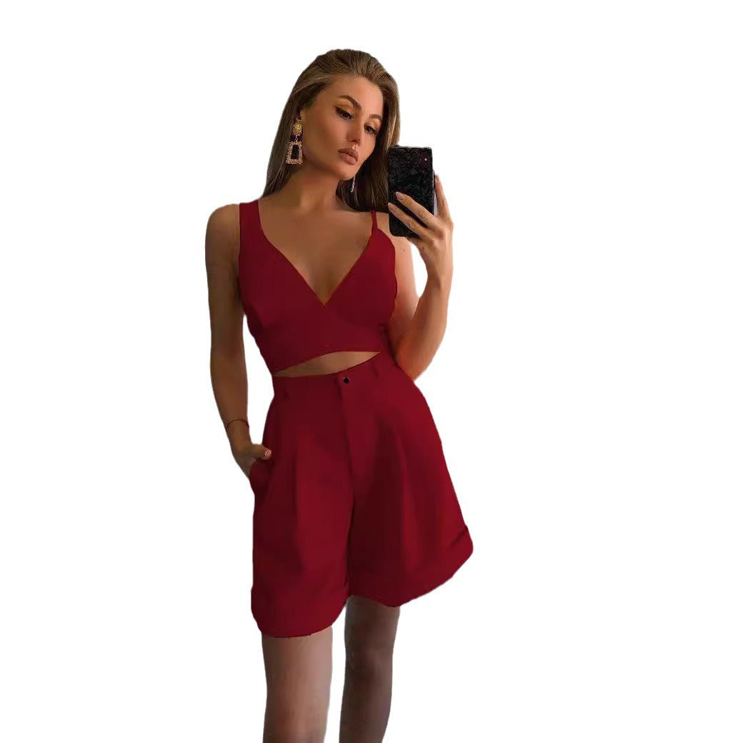 Women's trendy two-piece set with deep V-neck and wide shorts Ivyshape