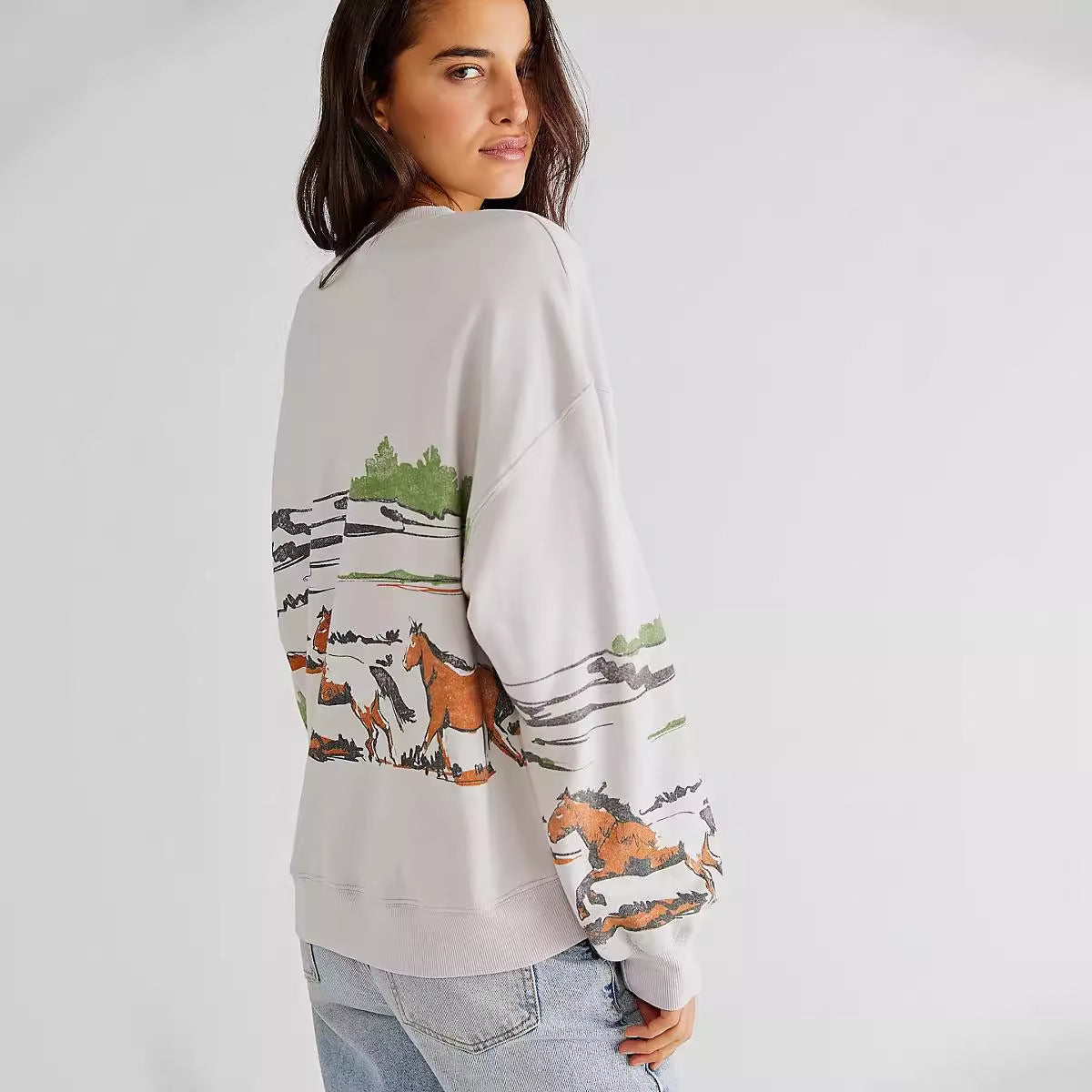Ladies sweatshirt with creative horse motif graphic and casual fit Ivyshape