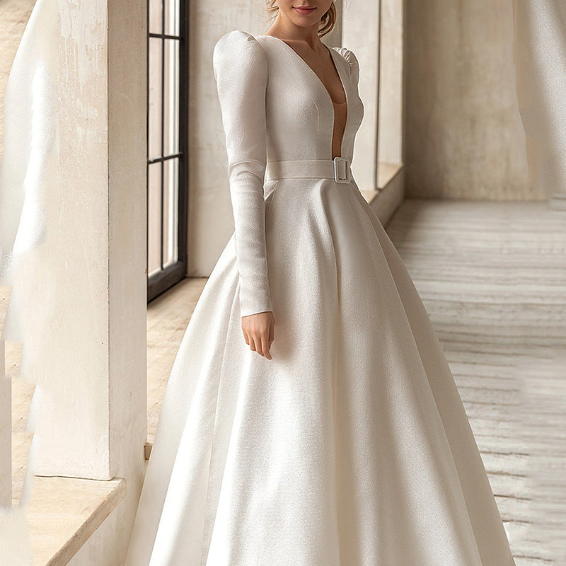 Women Elegant Wedding Dress with Deep V-Neck and Voluminous Skirt Ivyshape