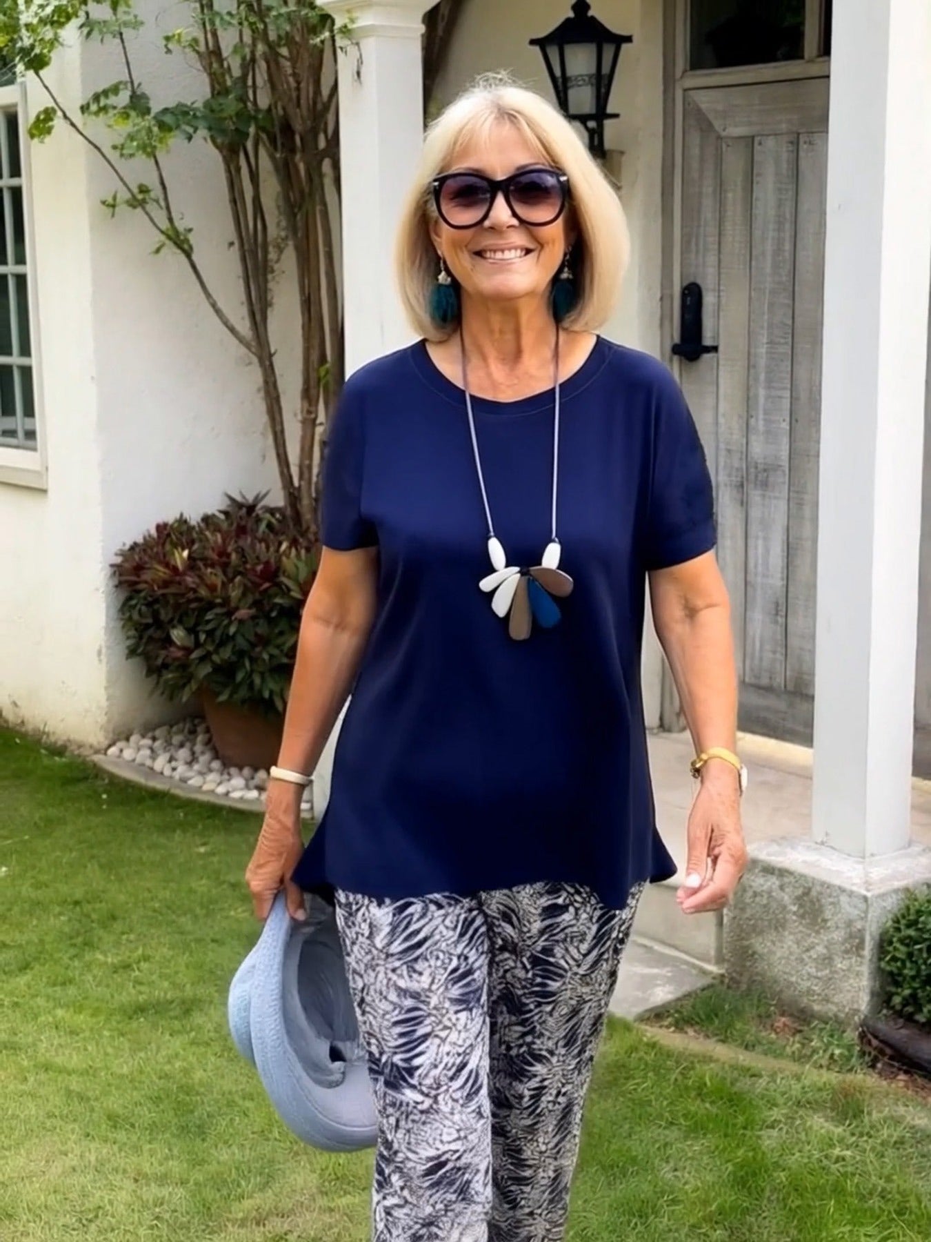 Women elegant top with casual cut and comfortable pockets Ivyshape