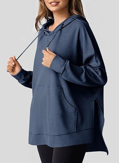 Women's Oversized Hoodie with Practical Pockets and Side Slits Ivyshape
