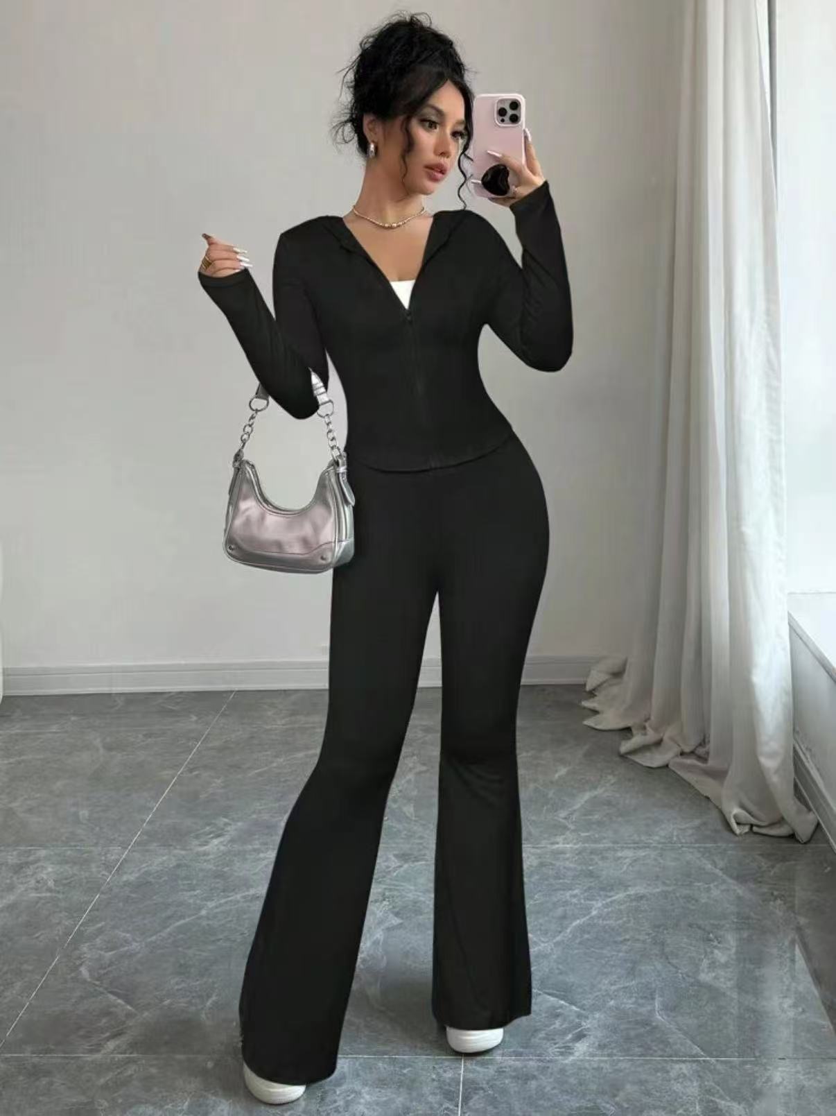 Ladies sporty jumpsuit made of elastic material with zipper Ivyshape