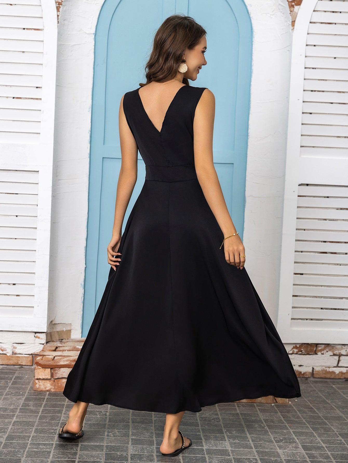 IvyShape | Sleeveless Deep V-Neck Buttoned Waist-Accentuating Maxi Dress