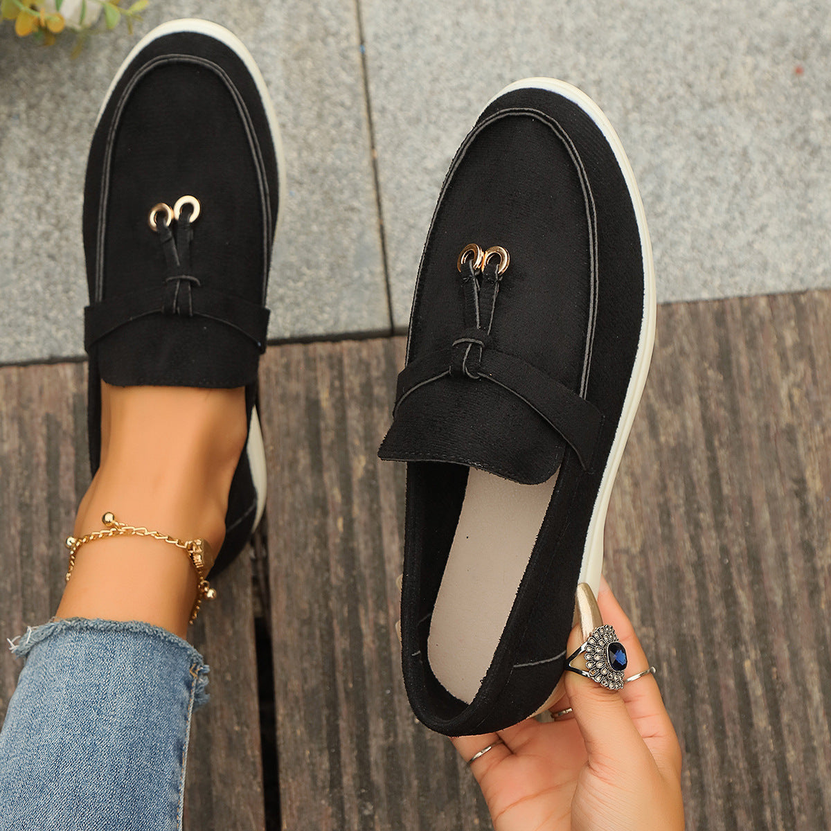 Women's loafers with elegant lacing design and fashionable metal detail Ivyshape