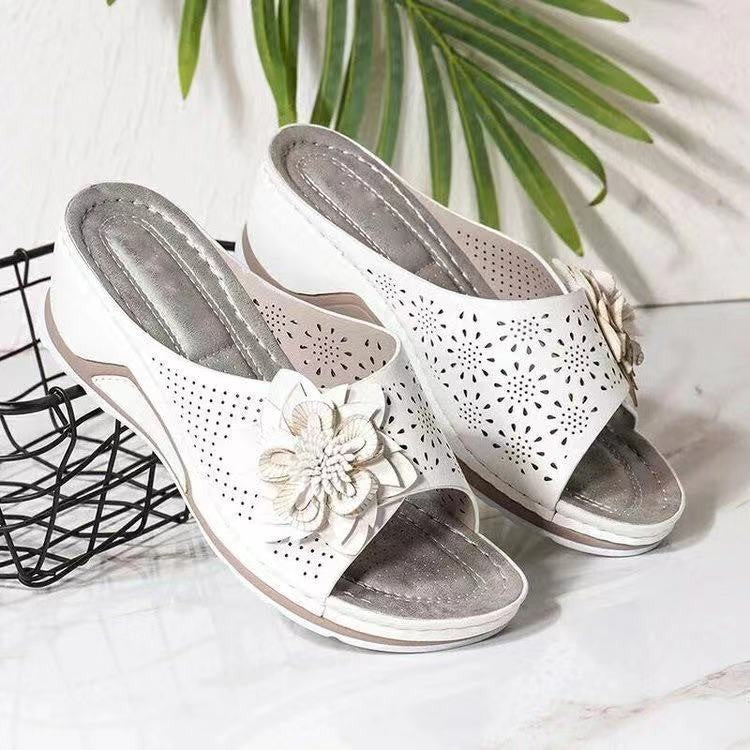Women's elegant and comfortable mules with floral design Ivyshape