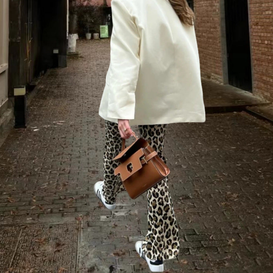 Women's fashionable fabric pants with animal print Ivyshape